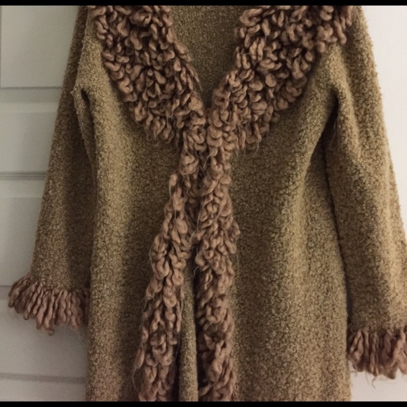 Sweater​ - Picture 2 of 4